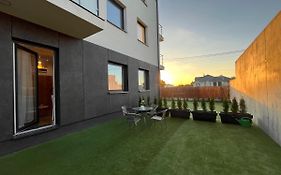 R House - Brand New Apartments With Patio And Garage